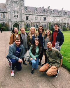 5 reasons to join clubs and societies in college